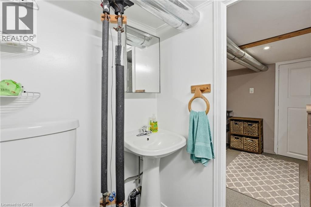 182 Cavell Avenue, Hamilton, ON - Indoor Photo Showing Bathroom