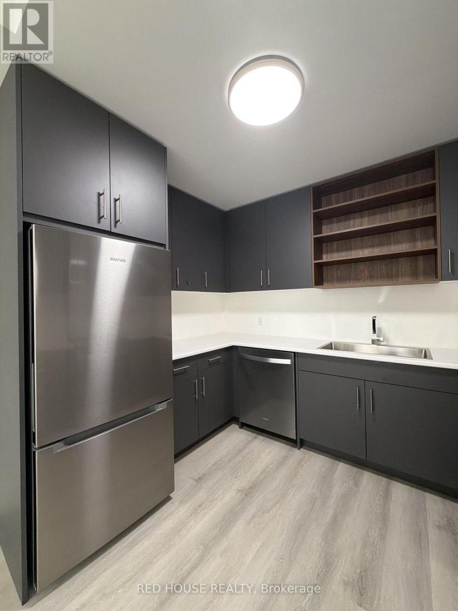 157 Everett Common, St. Catharines, ON - Indoor Photo Showing Kitchen With Double Sink