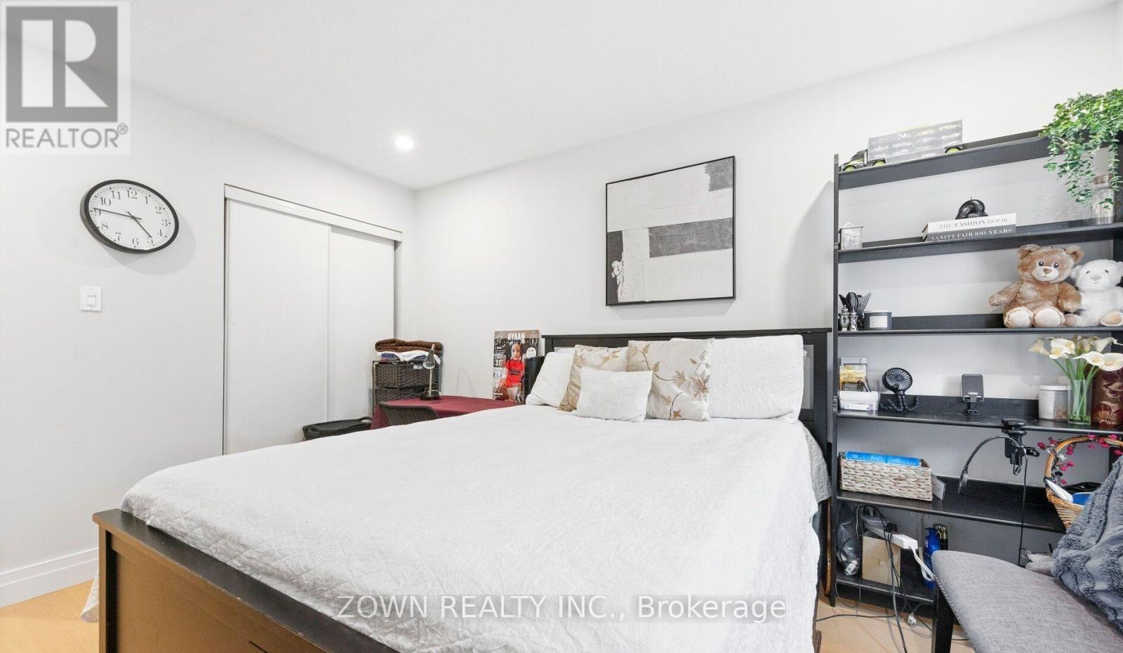 5253 Bushelgrove Circle, Mississauga, ON - Indoor Photo Showing Bedroom