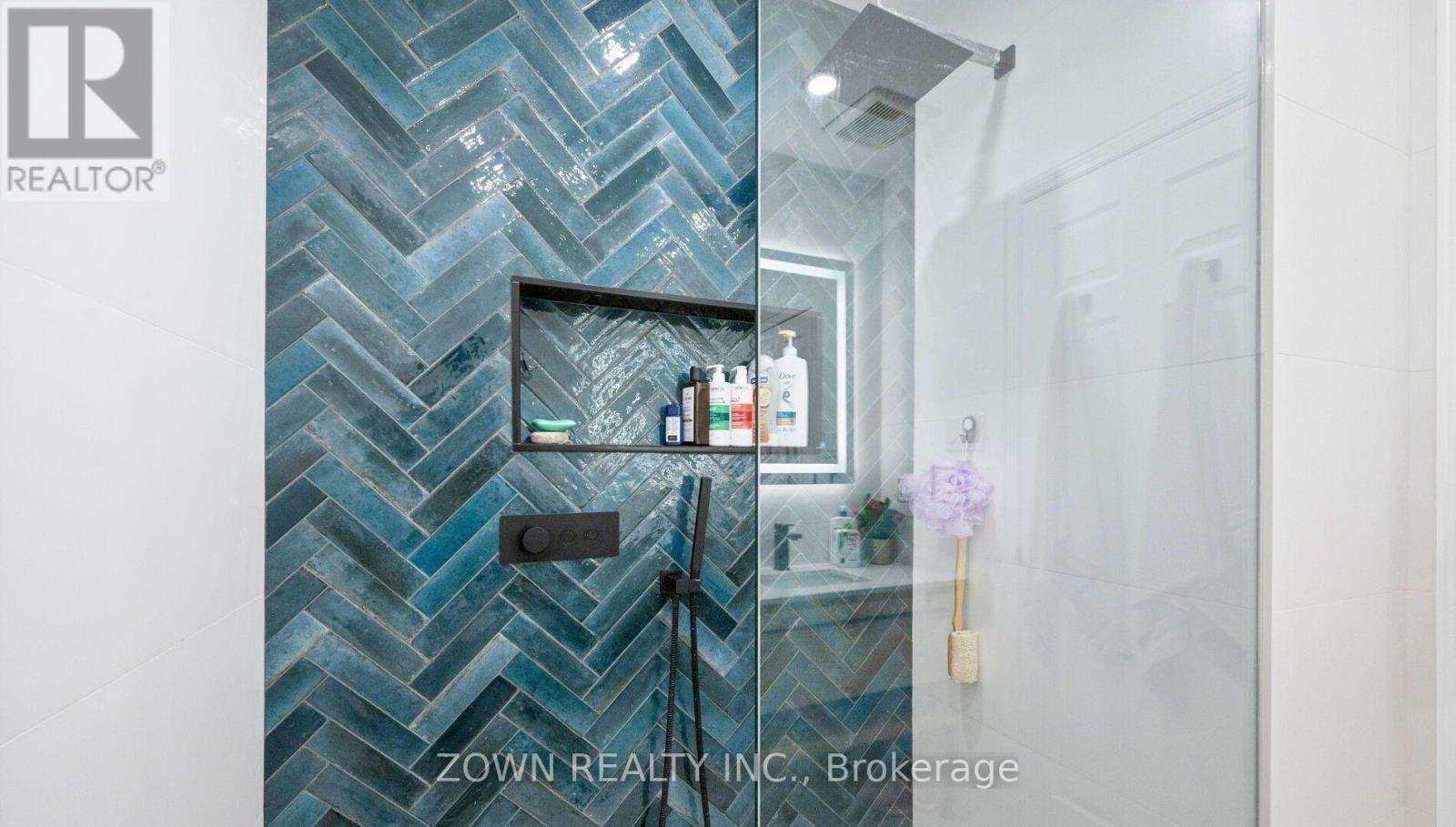 5253 Bushelgrove Circle, Mississauga, ON - Indoor Photo Showing Bathroom