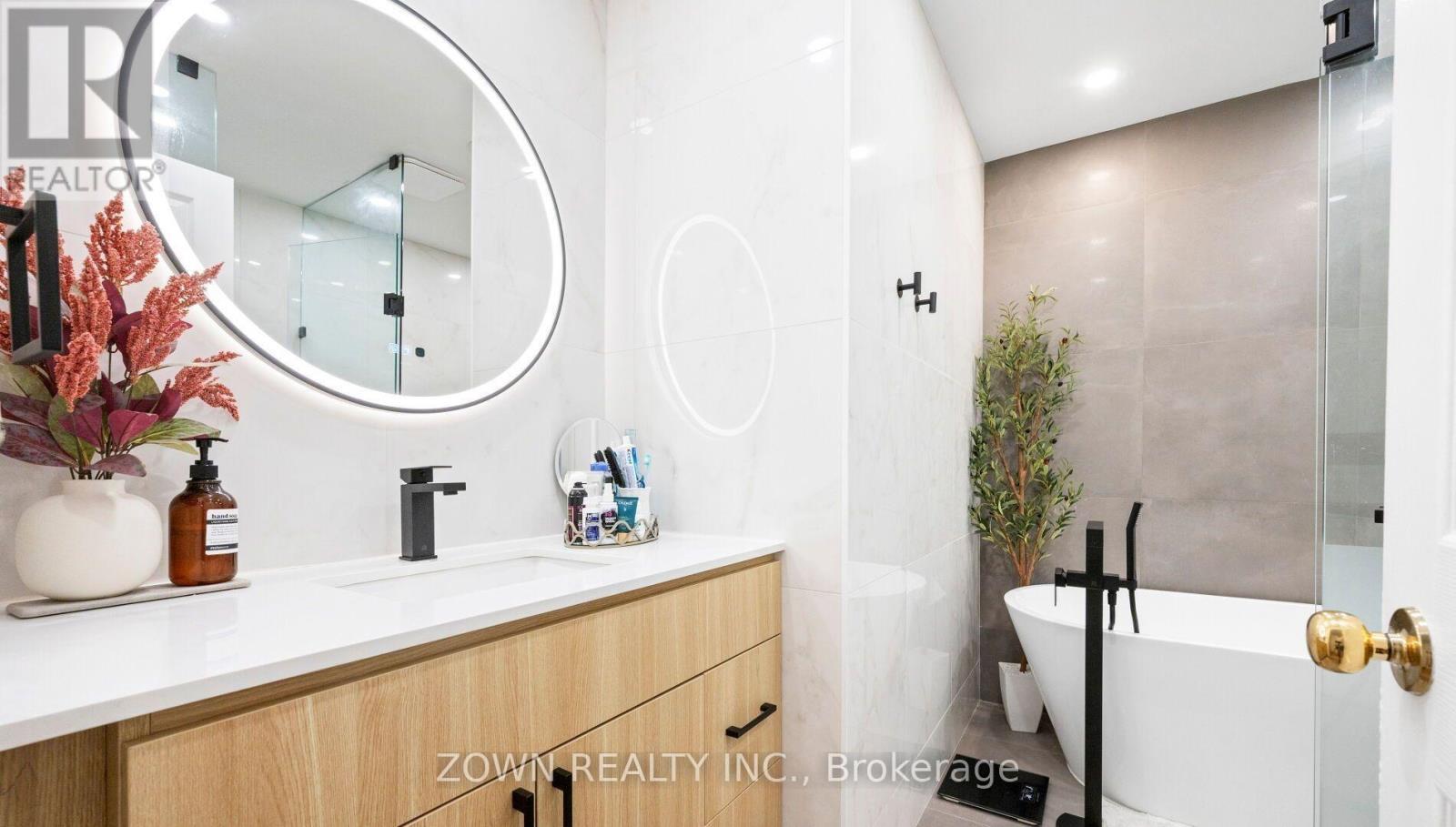 5253 Bushelgrove Circle, Mississauga, ON - Indoor Photo Showing Bathroom