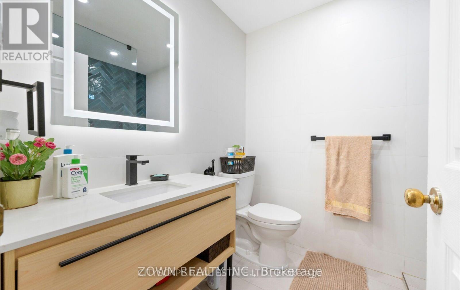 5253 Bushelgrove Circle, Mississauga, ON - Indoor Photo Showing Bathroom