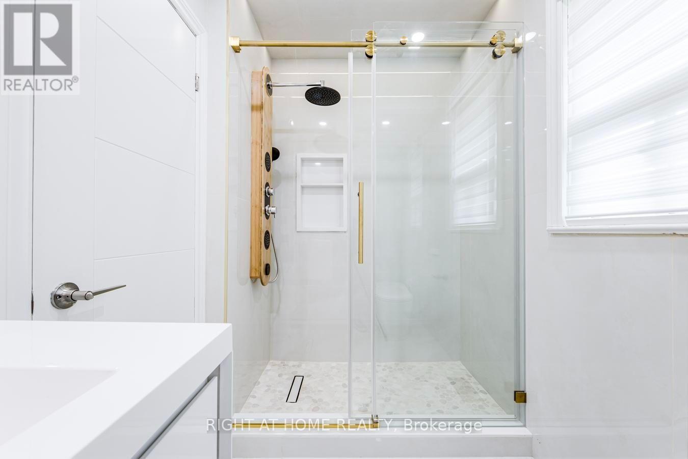 48 Daleside Crescent, Toronto, ON - Indoor Photo Showing Bathroom
