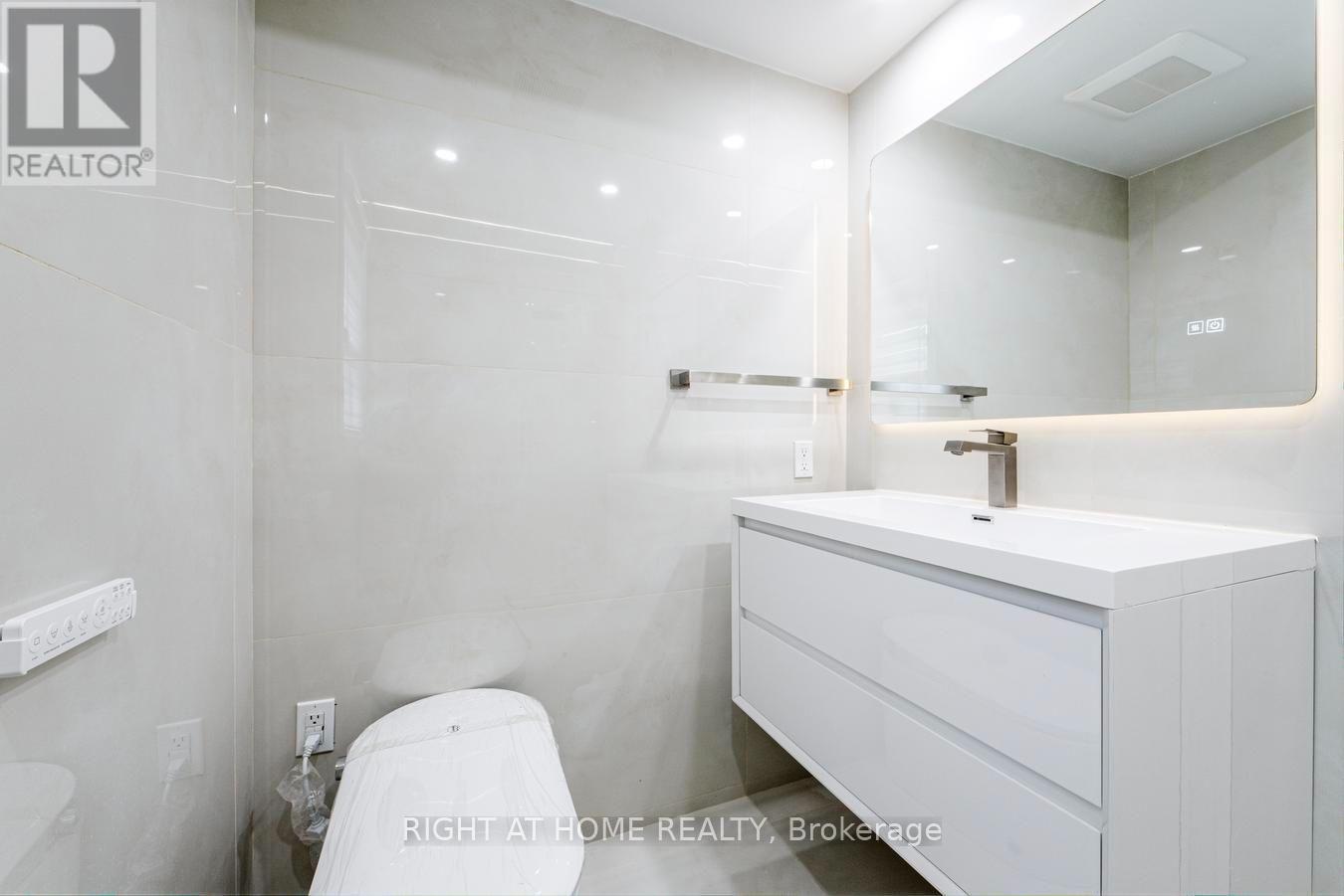 48 Daleside Crescent, Toronto, ON - Indoor Photo Showing Bathroom