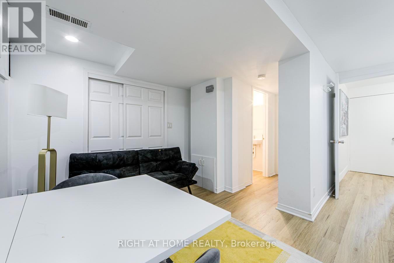 48 Daleside Crescent, Toronto, ON - Indoor