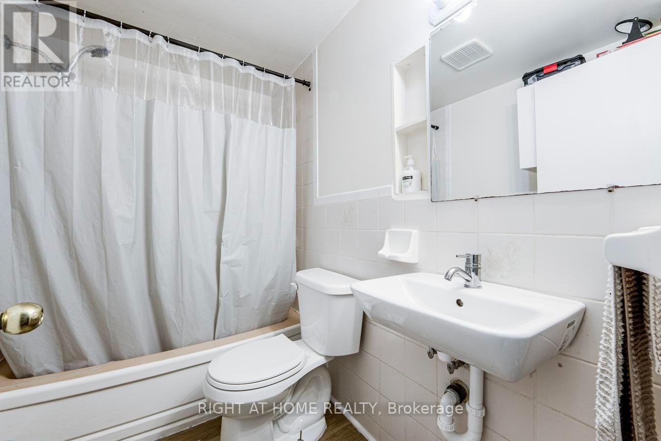 48 Daleside Crescent, Toronto, ON - Indoor Photo Showing Bathroom