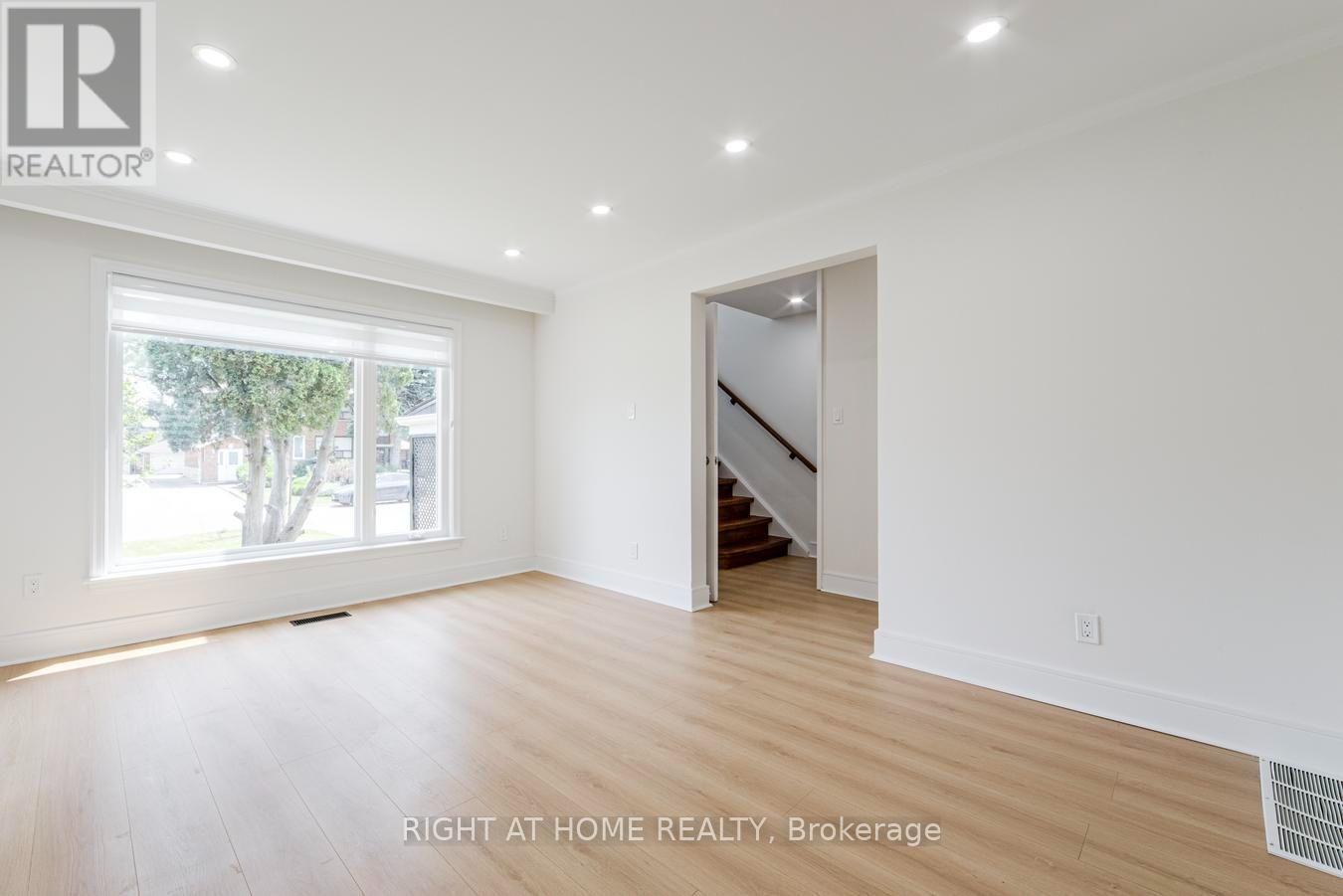 living room - 48 Daleside Crescent, Toronto, ON - Indoor Photo Showing Other Room