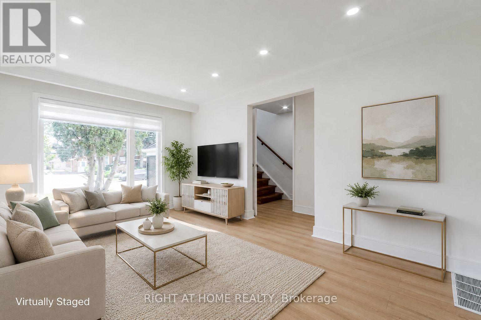 48 Daleside Crescent, Toronto, ON - Indoor Photo Showing Living Room