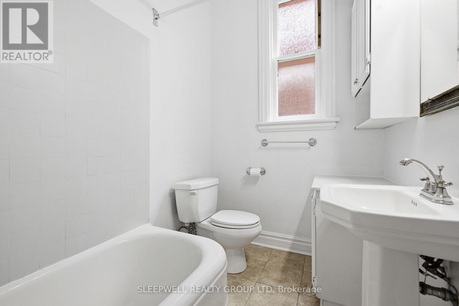80 Fourth Avenue, Ottawa, ON - Indoor Photo Showing Bathroom