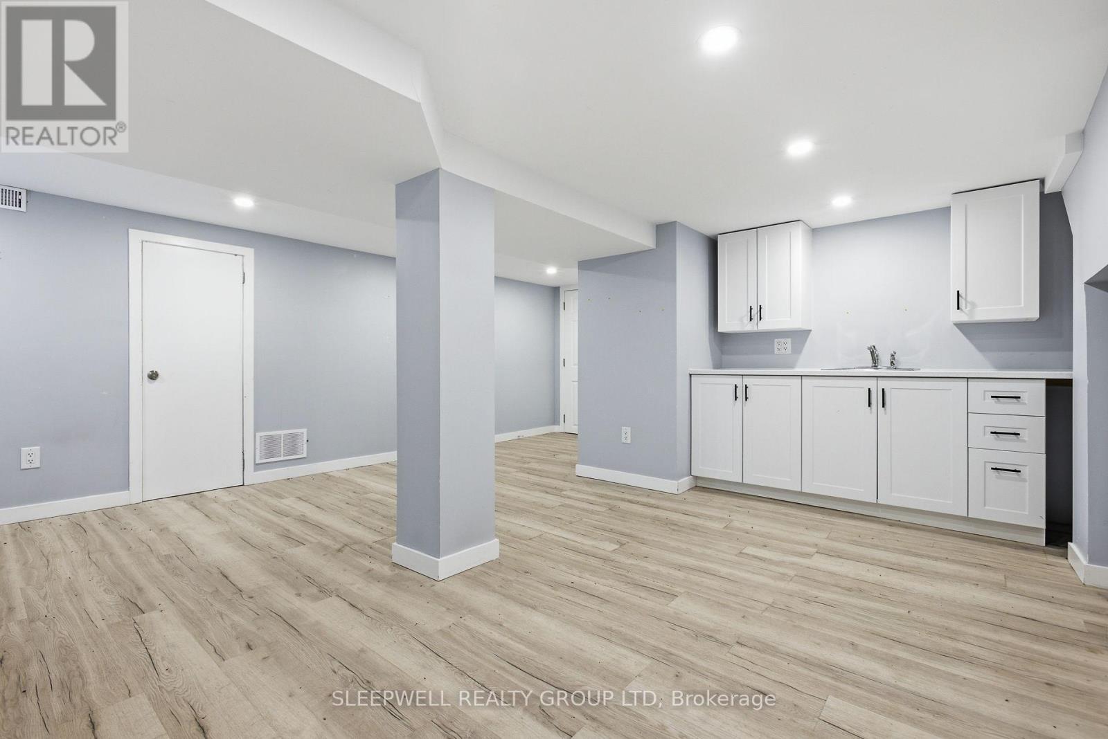 80 Fourth Avenue, Ottawa, ON - Indoor