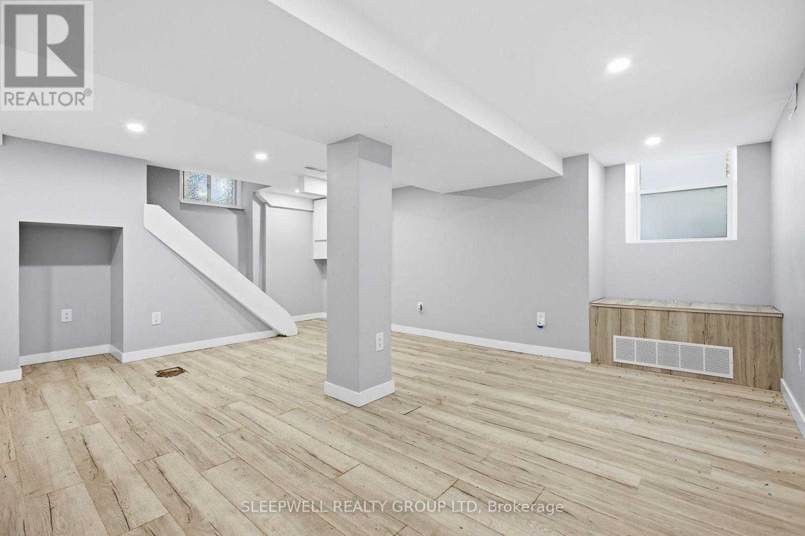 80 Fourth Avenue, Ottawa, ON - Indoor