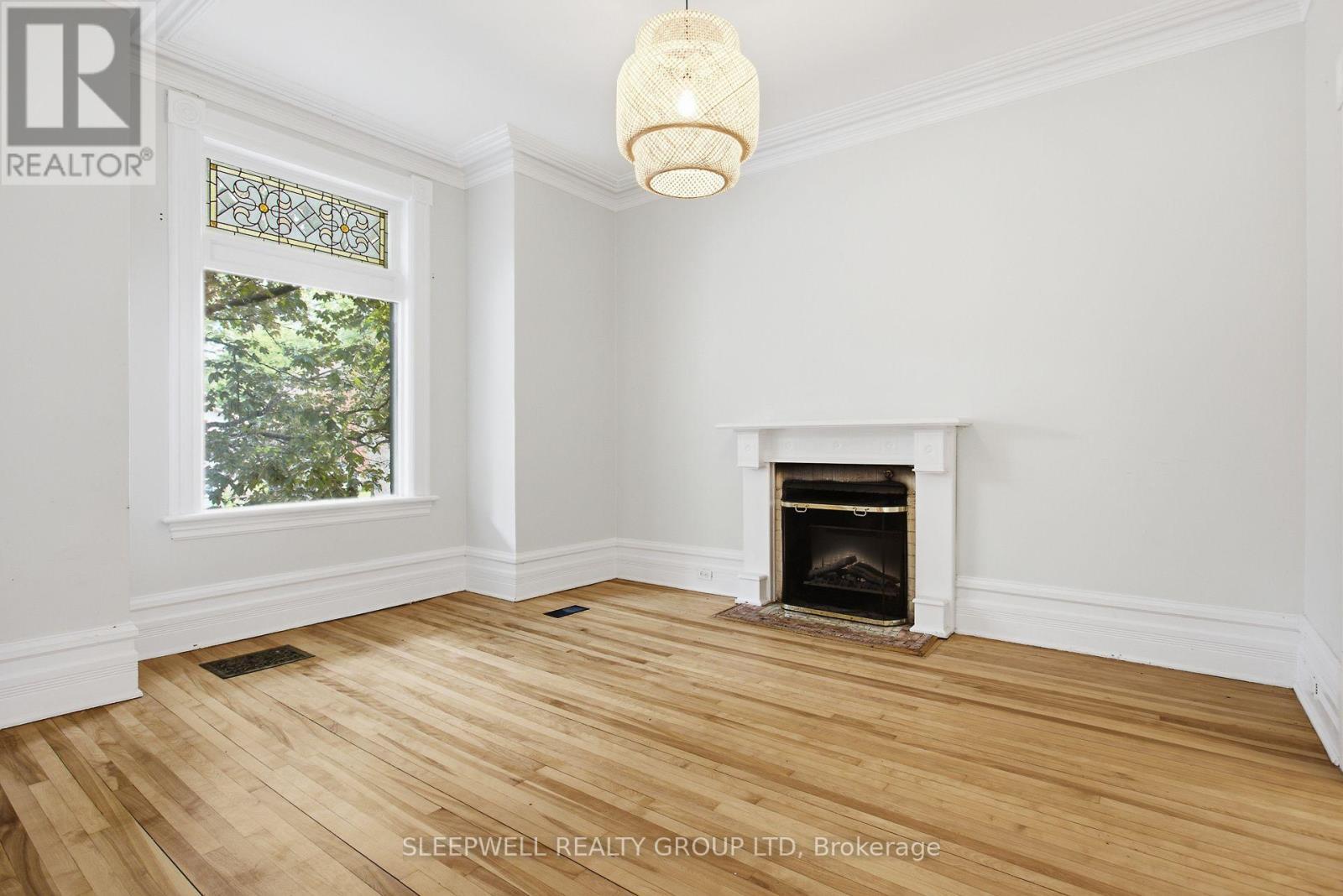 80 Fourth Avenue, Ottawa, ON - Indoor With Fireplace
