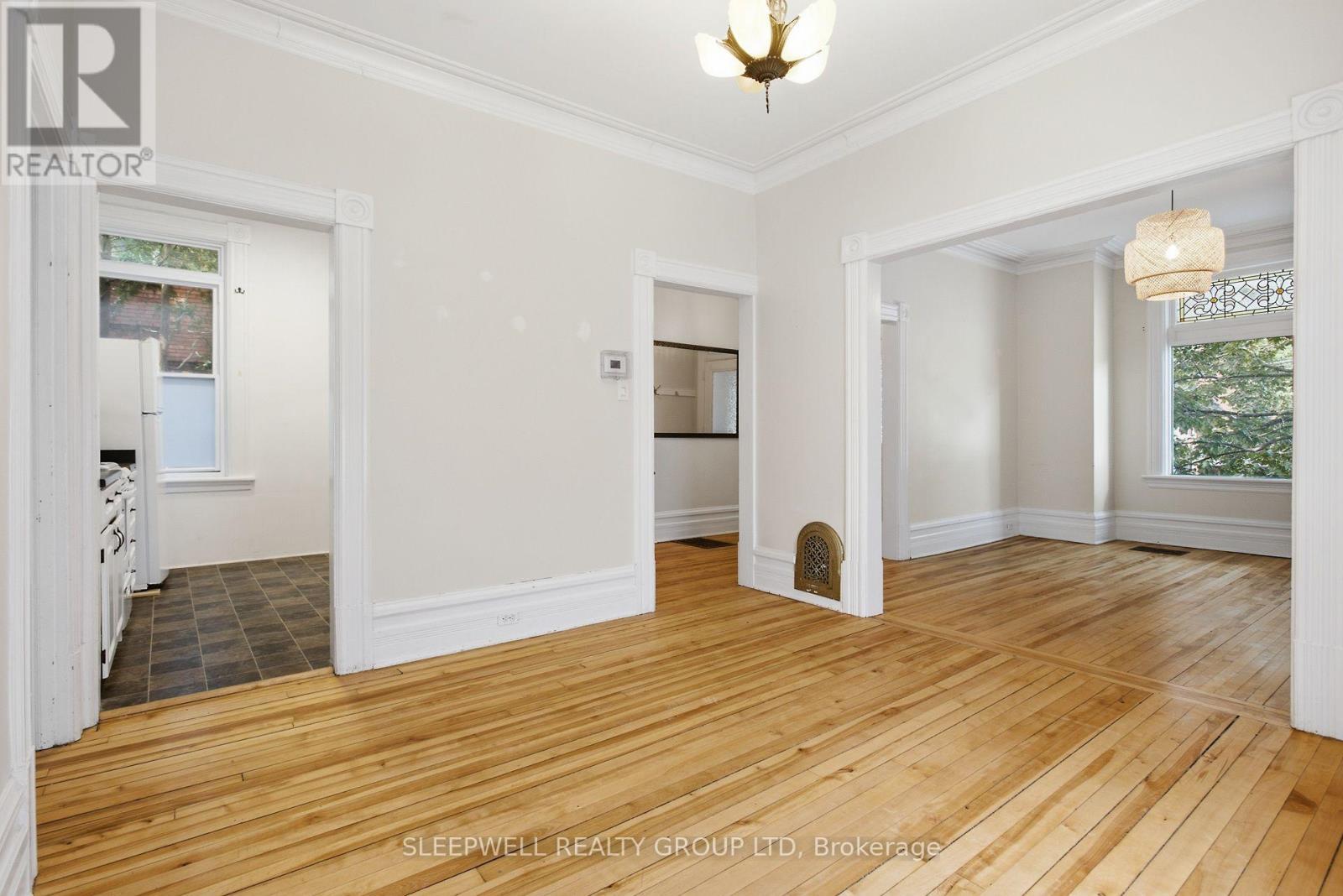 80 Fourth Avenue, Ottawa, ON - Indoor Photo Showing Other Room
