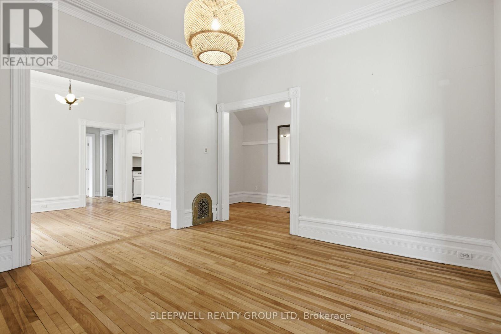 80 Fourth Avenue, Ottawa, ON - Indoor Photo Showing Other Room