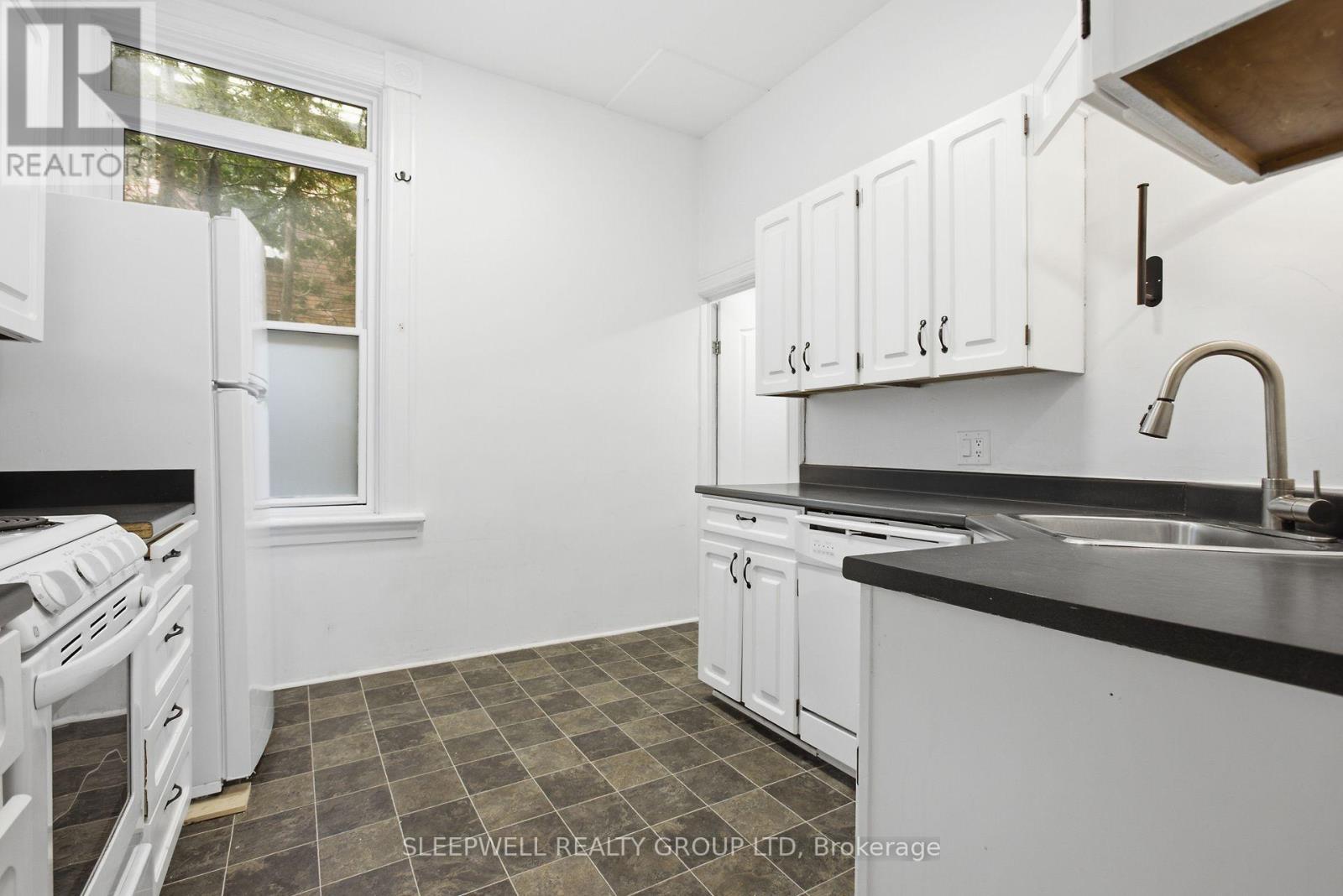 80 Fourth Avenue, Ottawa, ON - Indoor Photo Showing Kitchen