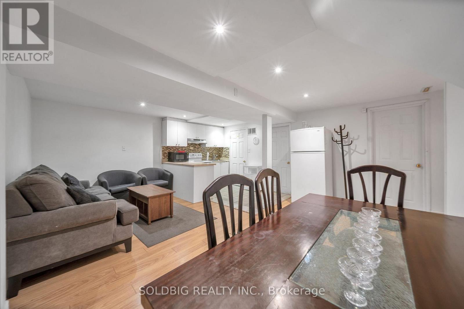 76 Banting Crescent, Brampton, ON - Indoor Photo Showing Dining Room