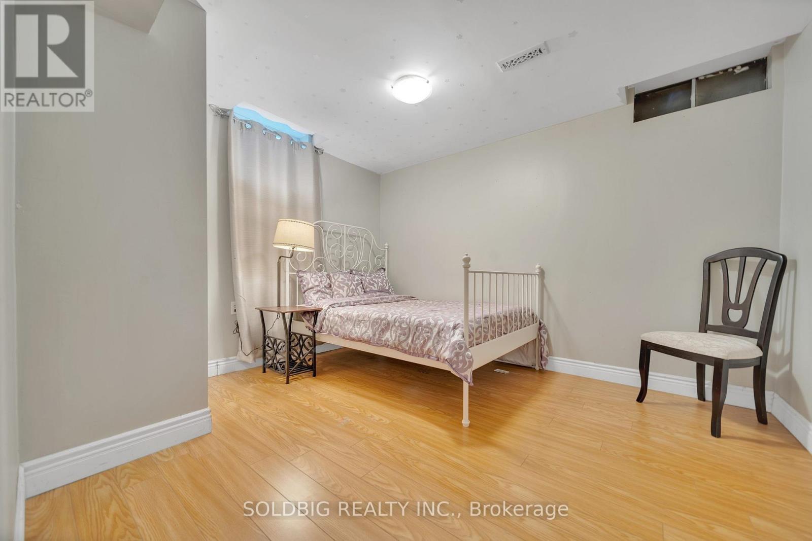 76 Banting Crescent, Brampton, ON - Indoor Photo Showing Bedroom