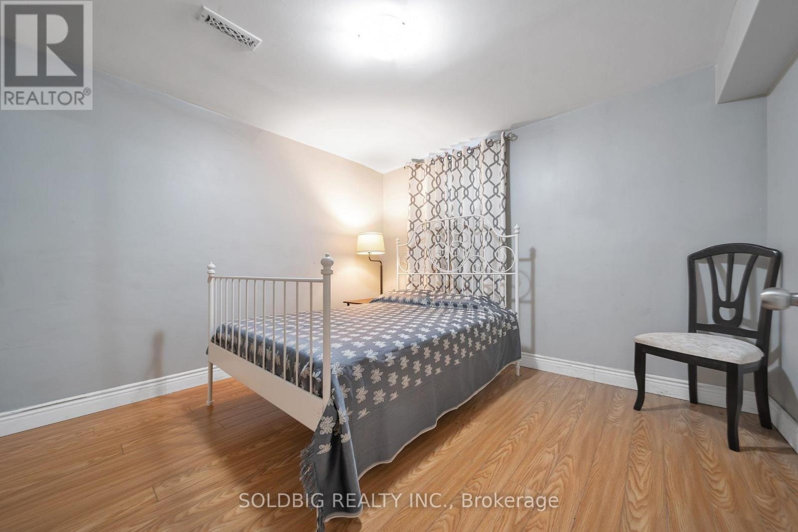 76 Banting Crescent, Brampton, ON - Indoor Photo Showing Bedroom