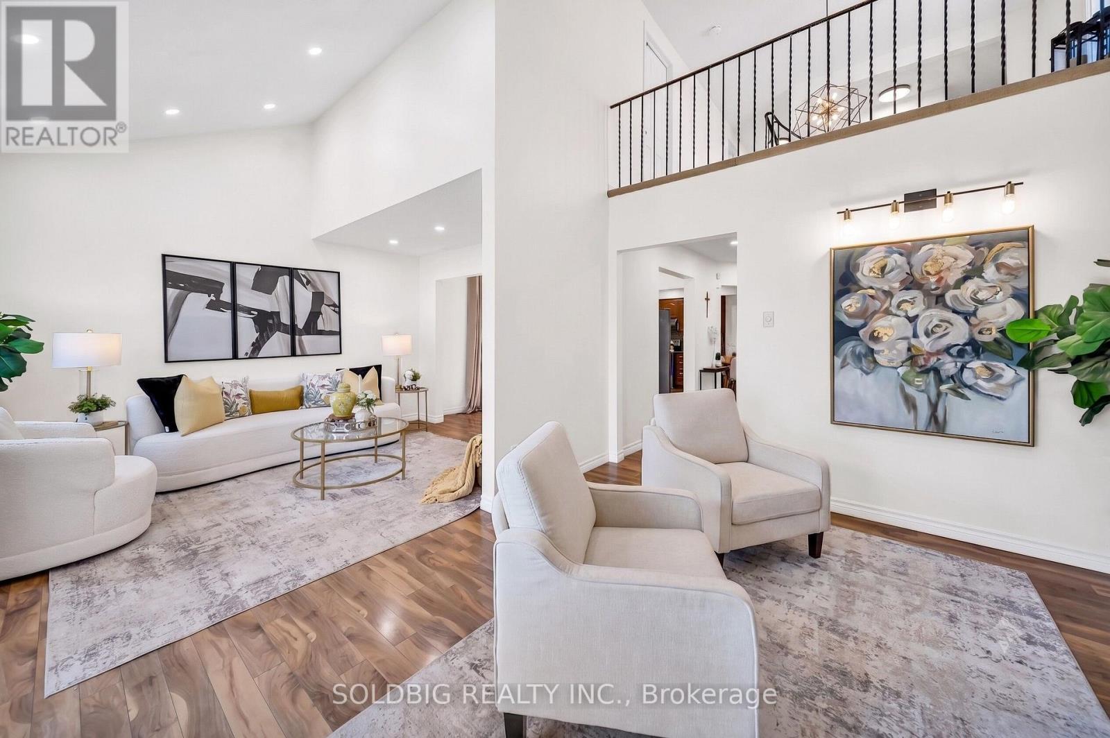 76 Banting Crescent, Brampton, ON - Indoor Photo Showing Living Room