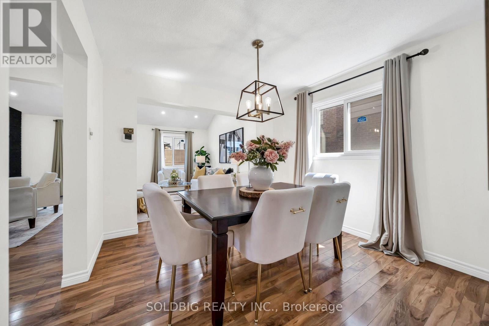 76 Banting Crescent, Brampton, ON - Indoor Photo Showing Dining Room
