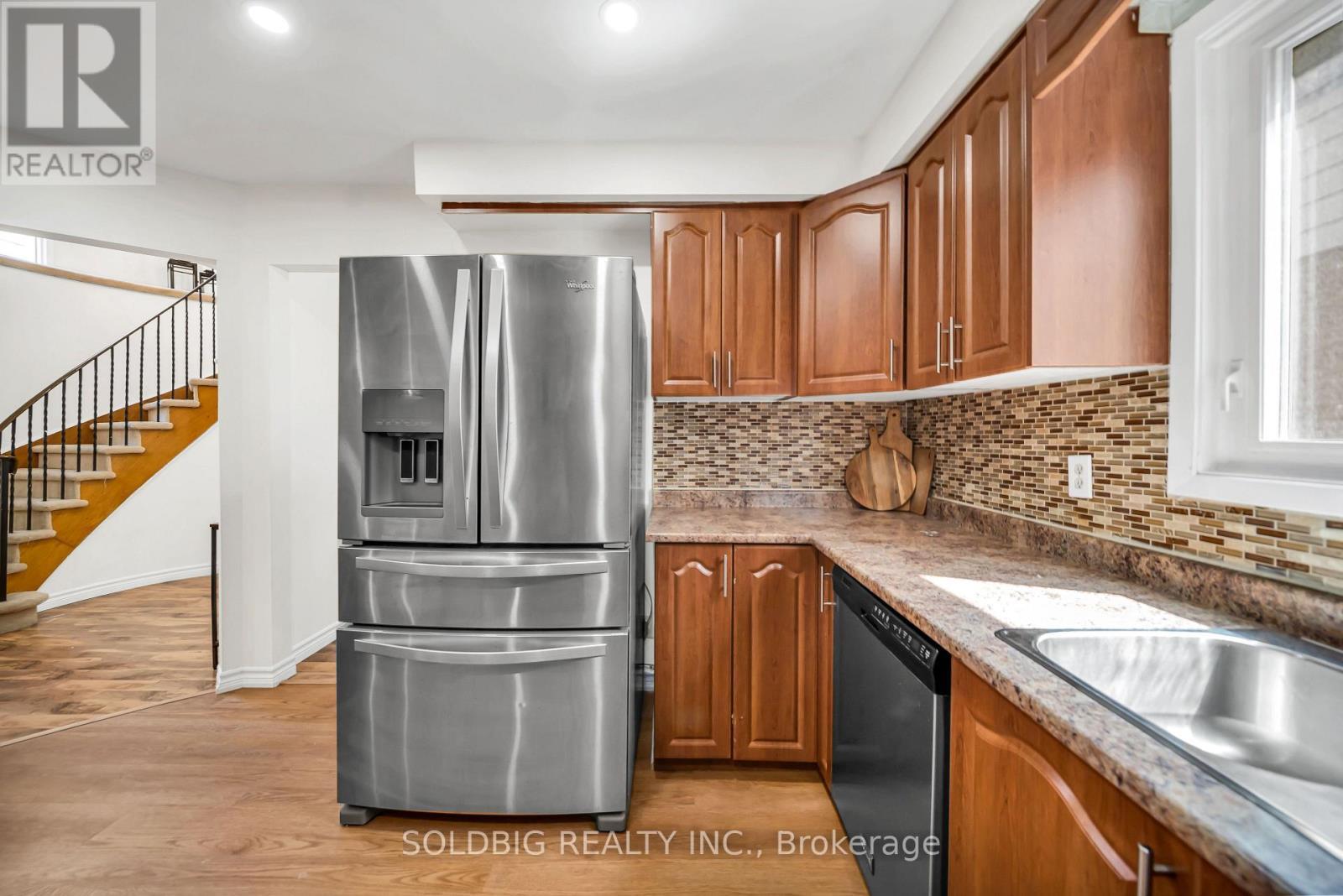76 Banting Crescent, Brampton, ON - Indoor Photo Showing Kitchen