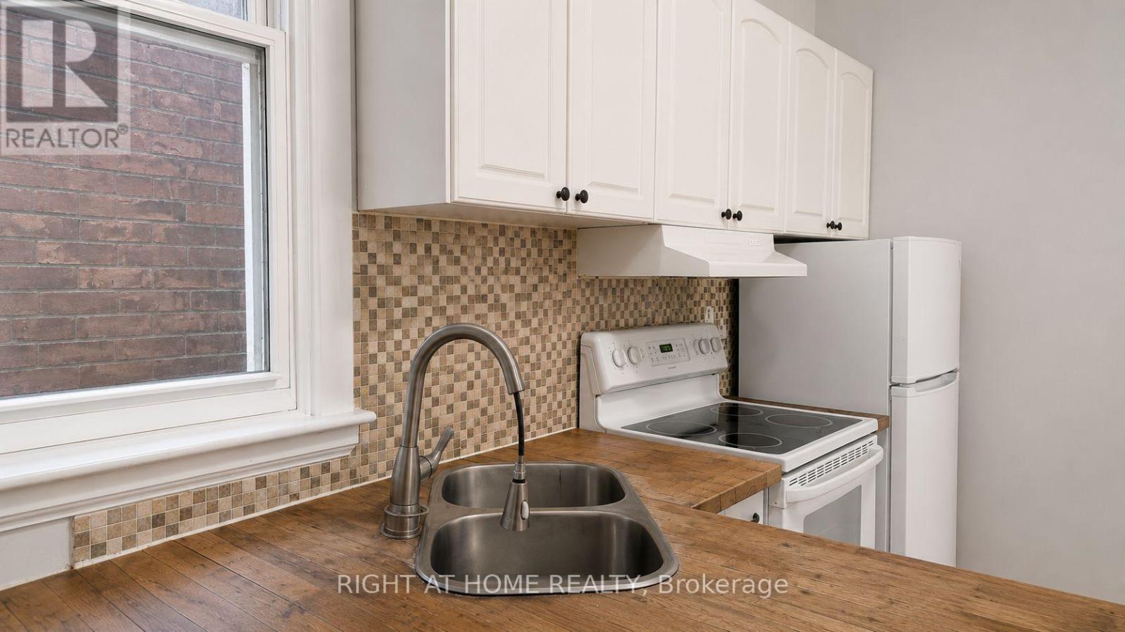 317 Queen Street S, Hamilton, ON - Indoor Photo Showing Kitchen With Double Sink