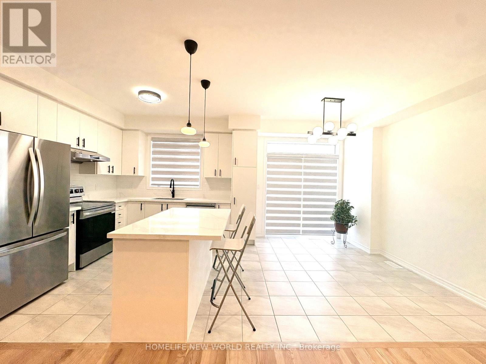 966 Cormorant Path, Pickering, ON - Indoor Photo Showing Kitchen With Stainless Steel Kitchen