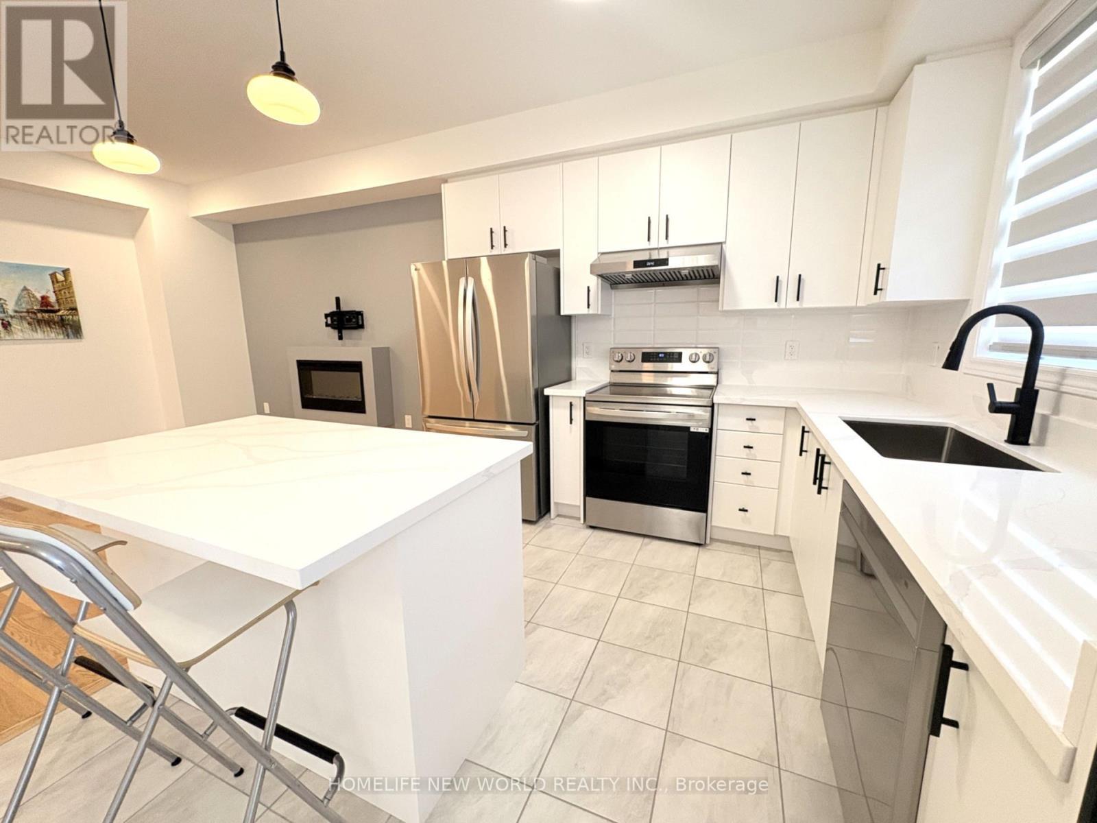 966 Cormorant Path, Pickering, ON - Indoor Photo Showing Kitchen With Stainless Steel Kitchen With Upgraded Kitchen