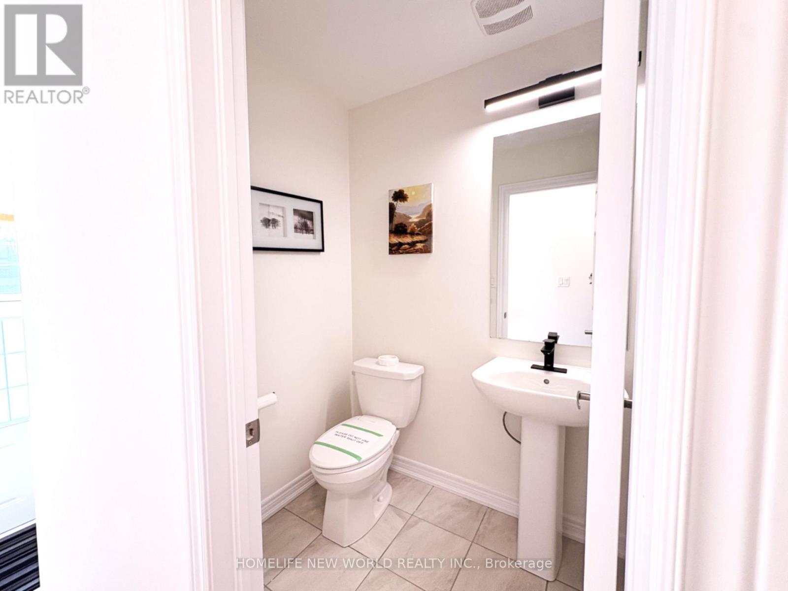 966 Cormorant Path, Pickering, ON - Indoor Photo Showing Bathroom