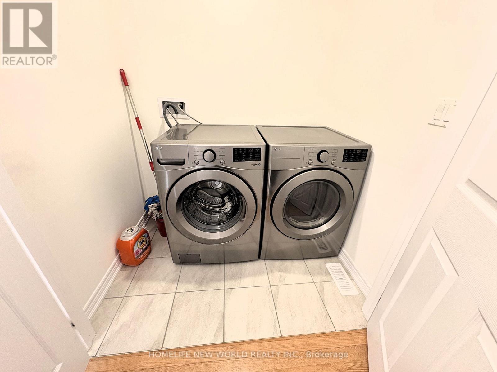 966 Cormorant Path, Pickering, ON - Indoor Photo Showing Laundry Room