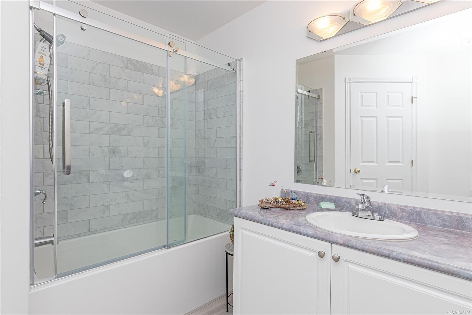 #202-9844 Croft St, Chemainus, BC - Indoor Photo Showing Bathroom