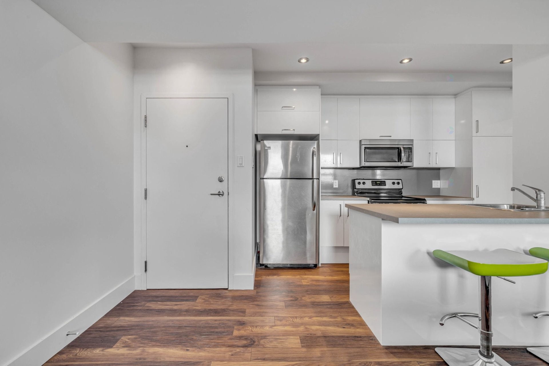 Kitchen - 422-850 Av. De Vimy, Québec (La Cité-Limoilou), QC - Indoor Photo Showing Kitchen With Upgraded Kitchen