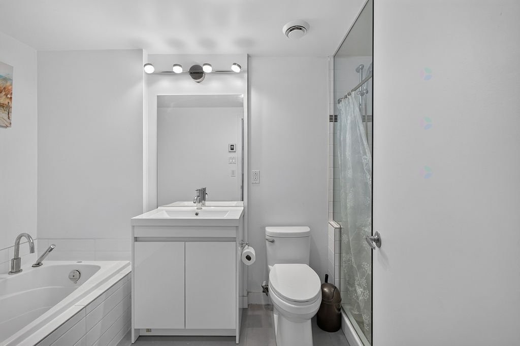 Bathroom - 5301 Rue Gabriele-Frascadore, Montréal (Mercier/Hochelaga-Maisonneuve), QC - Indoor Photo Showing Bathroom