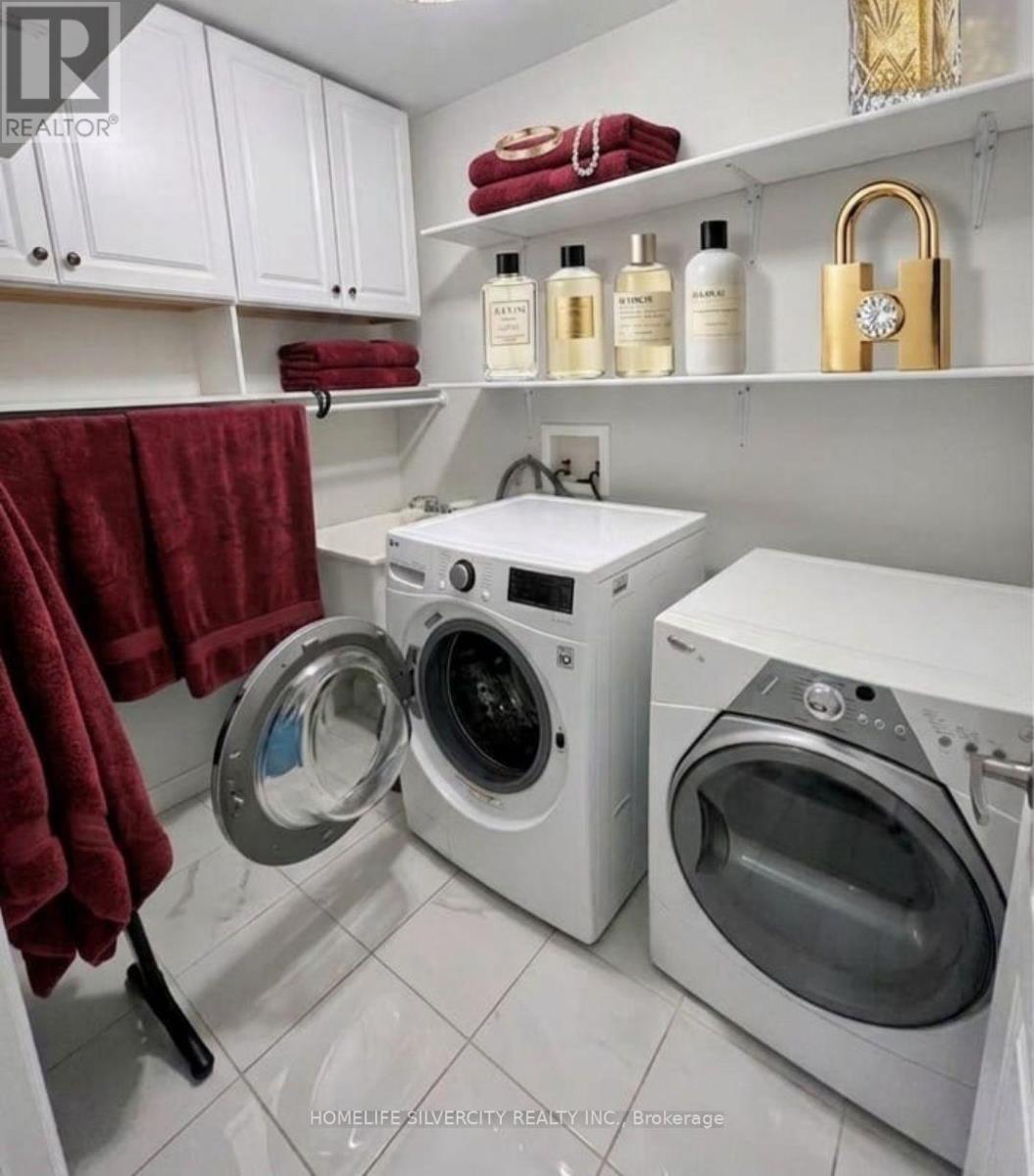 7 Biddens Square, Brampton, ON - Indoor Photo Showing Laundry Room