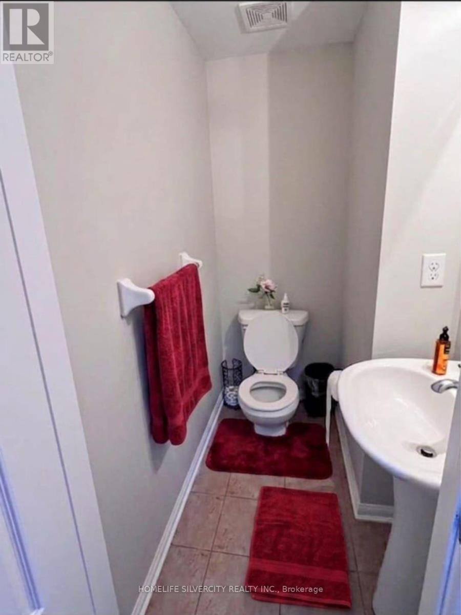 7 Biddens Square, Brampton, ON - Indoor Photo Showing Bathroom