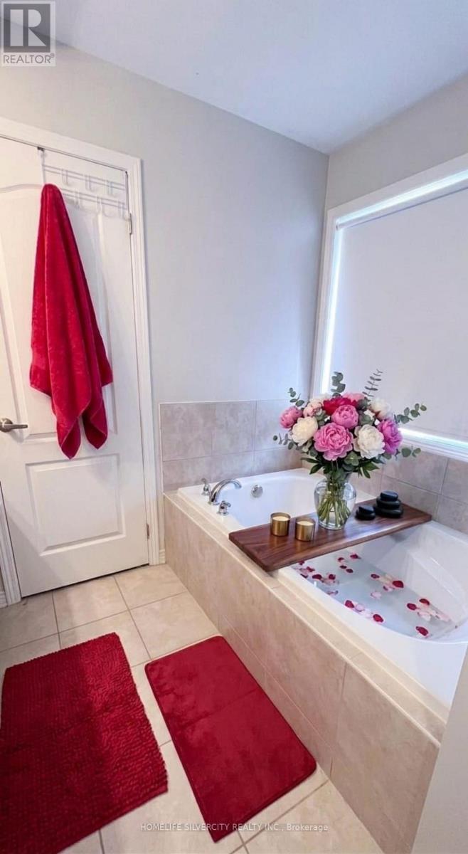 7 Biddens Square, Brampton, ON - Indoor Photo Showing Bathroom