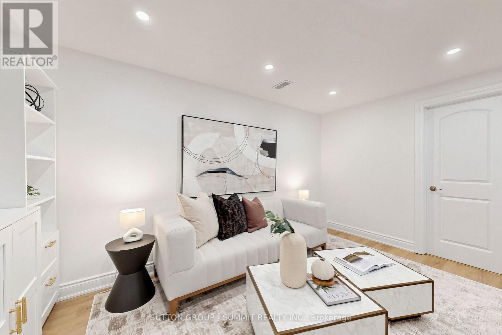 33 Kettle Valley Trail, King, ON - Indoor Photo Showing Living Room
