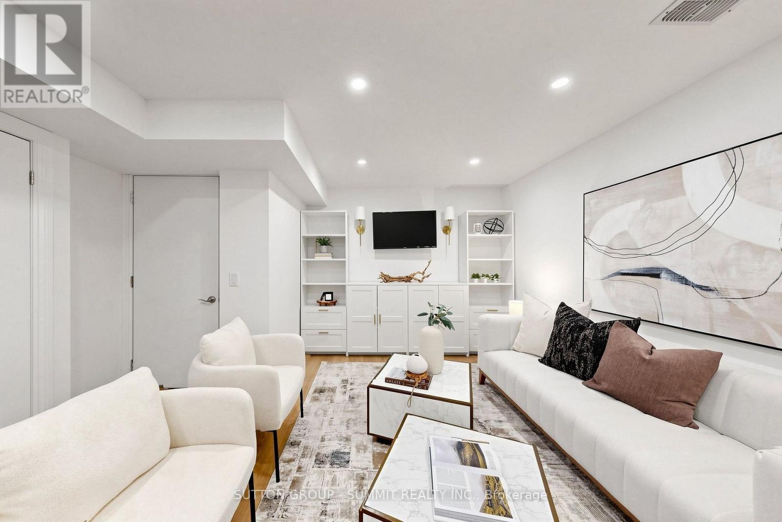 33 Kettle Valley Trail, King, ON - Indoor Photo Showing Living Room