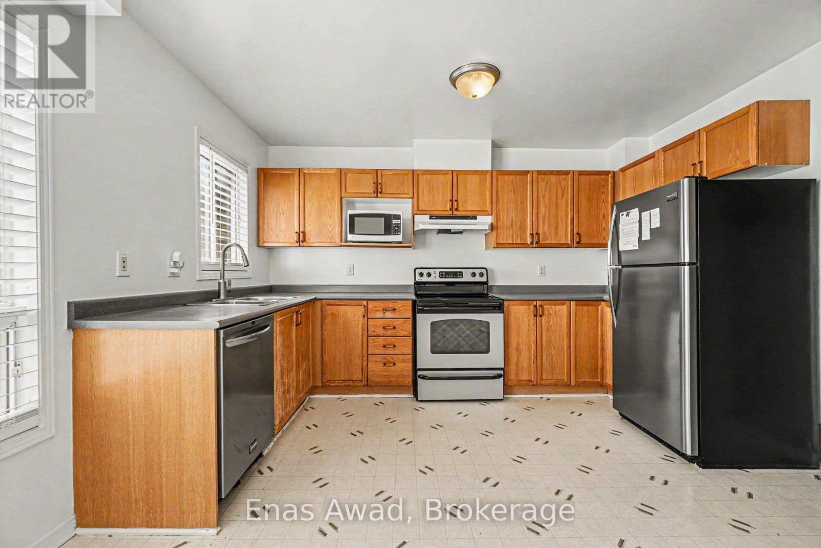 7 Rothbury Crescent, Ottawa, ON - Indoor Photo Showing Kitchen