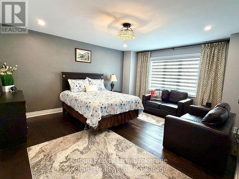 56 Esther Crescent, Thorold, ON - Indoor Photo Showing Bedroom