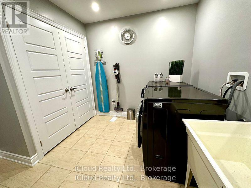 56 Esther Crescent, Thorold, ON - Indoor Photo Showing Other Room