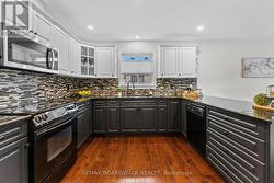Gorgeous HUGE kitchen w/peninsula for serving - 