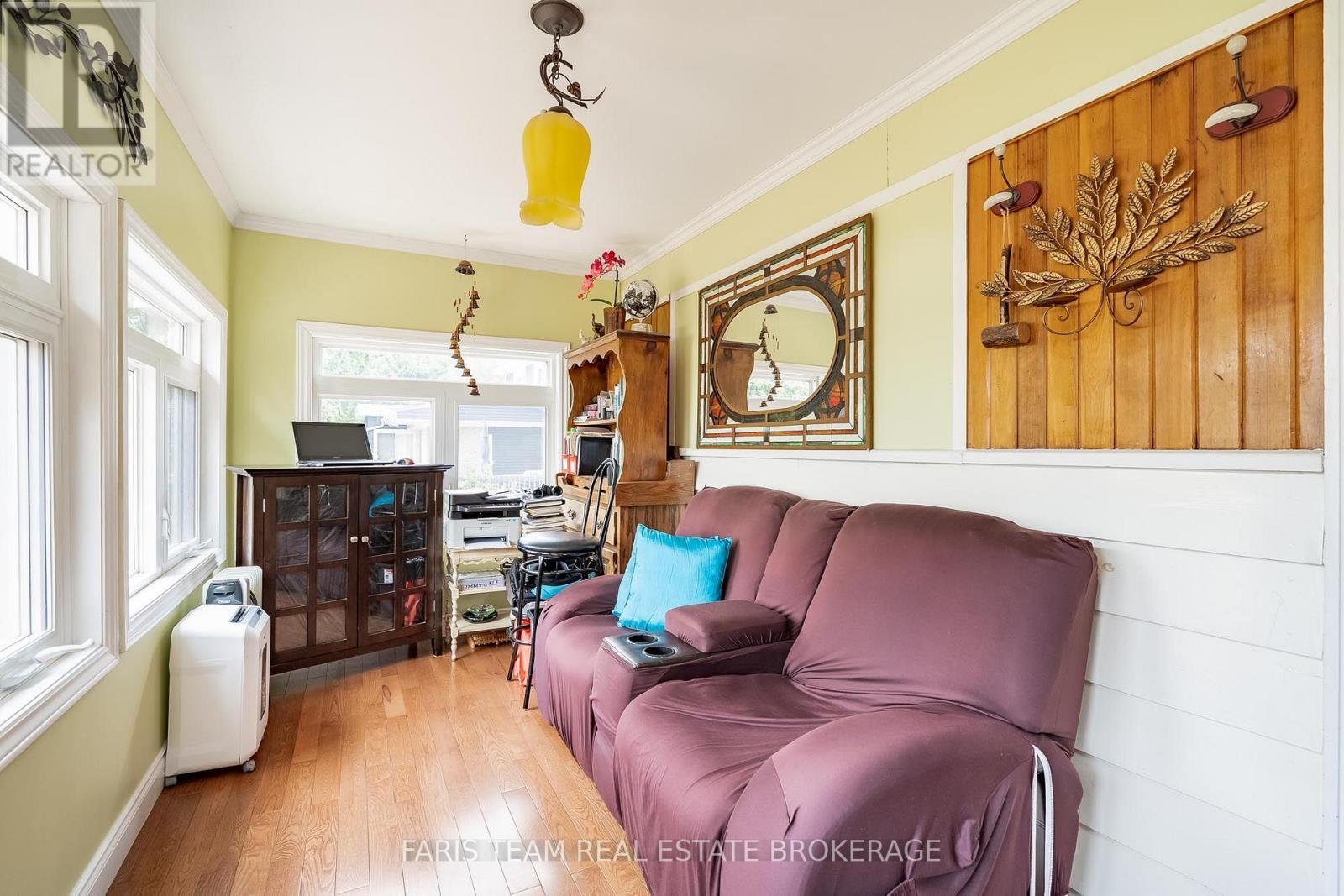 93 Silver Birch Crescent, Tay, ON - Indoor Photo Showing Living Room