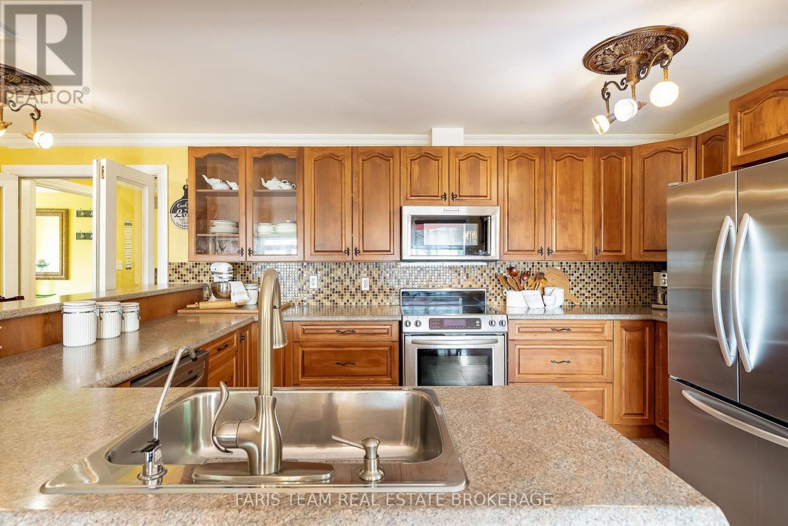 93 Silver Birch Crescent, Tay, ON - Indoor Photo Showing Kitchen With Double Sink
