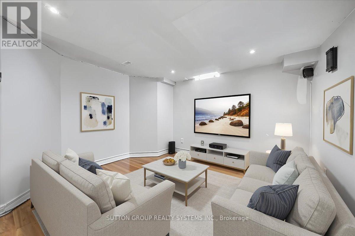 3348 Sunlight Street, Mississauga, ON - Indoor Photo Showing Living Room