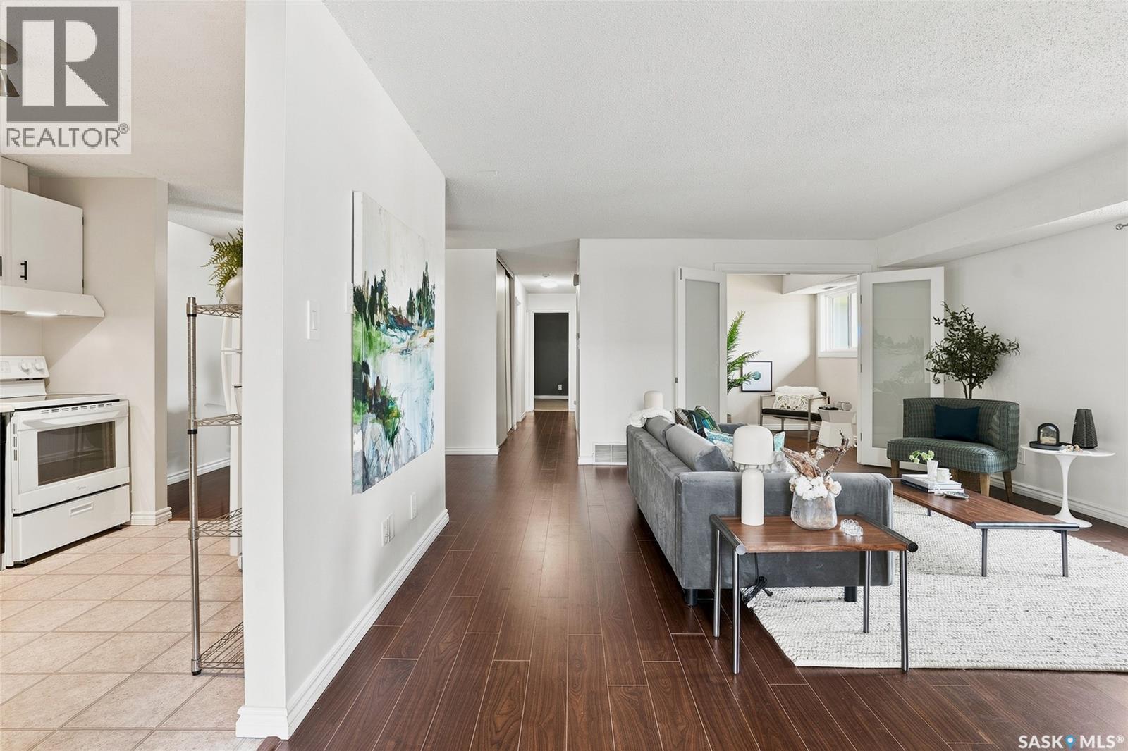 426 425 115Th Street E, Saskatoon, SK - Indoor Photo Showing Living Room