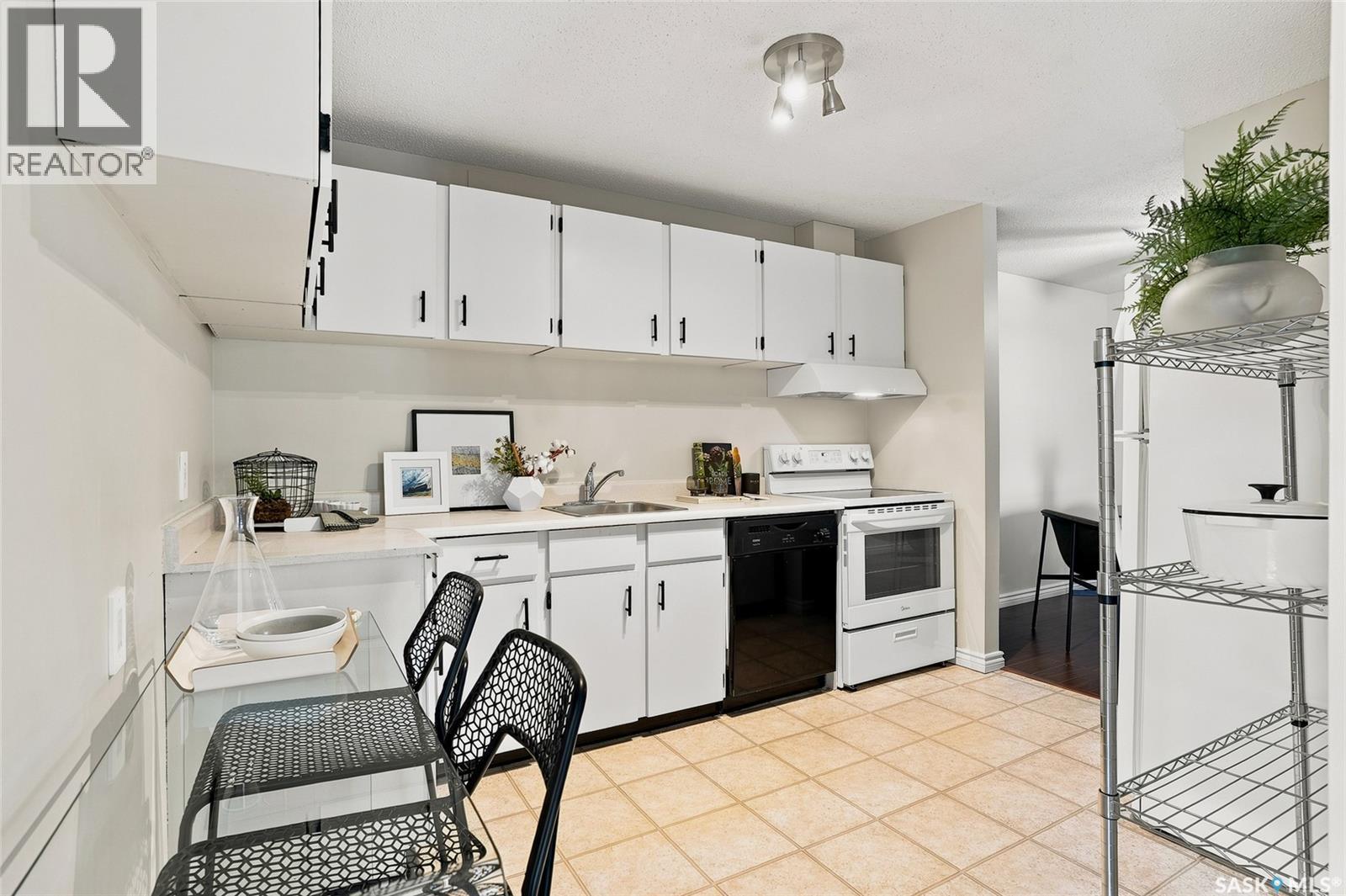426 425 115Th Street E, Saskatoon, SK - Indoor Photo Showing Kitchen