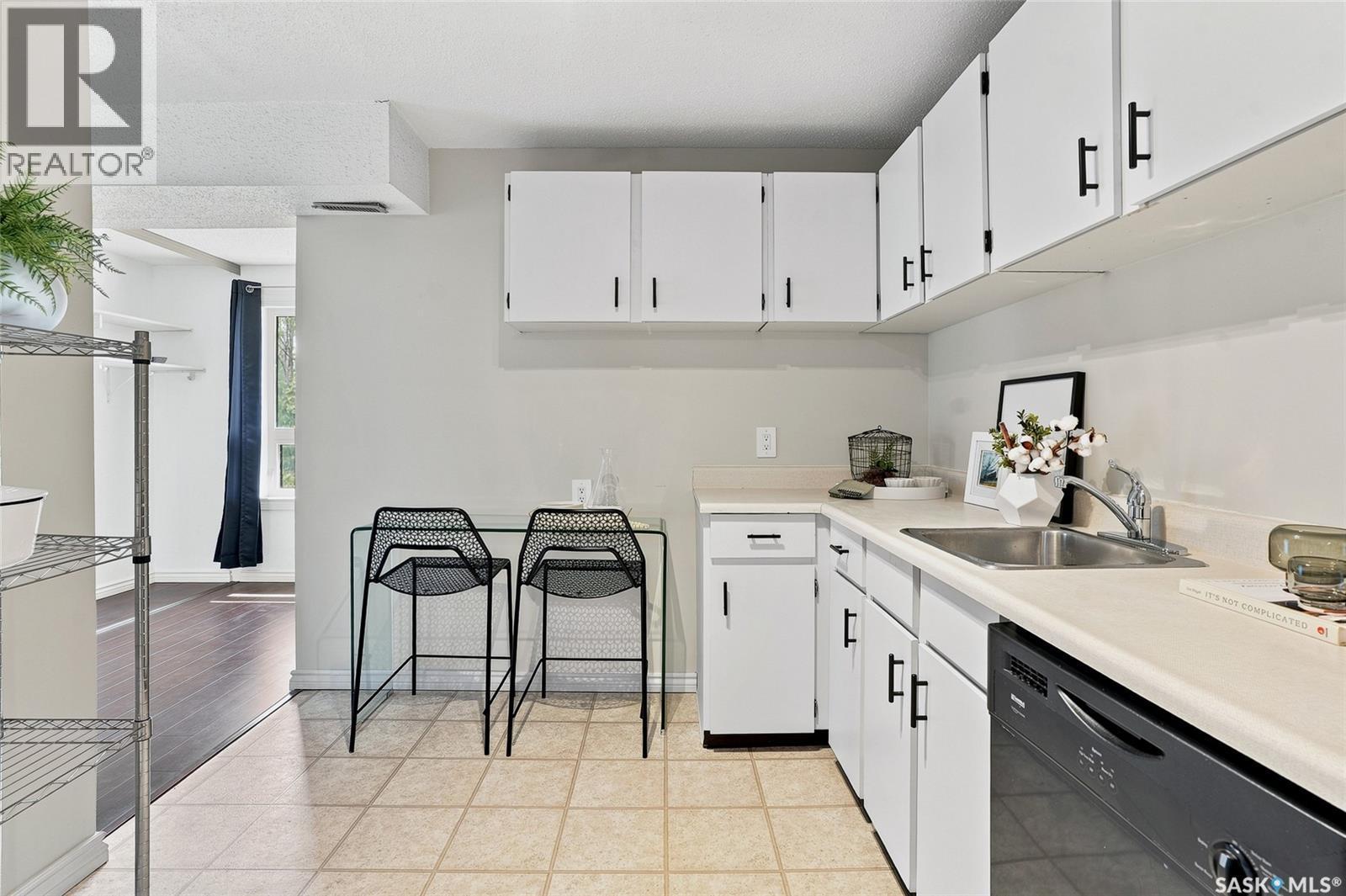 426 425 115Th Street E, Saskatoon, SK - Indoor Photo Showing Kitchen