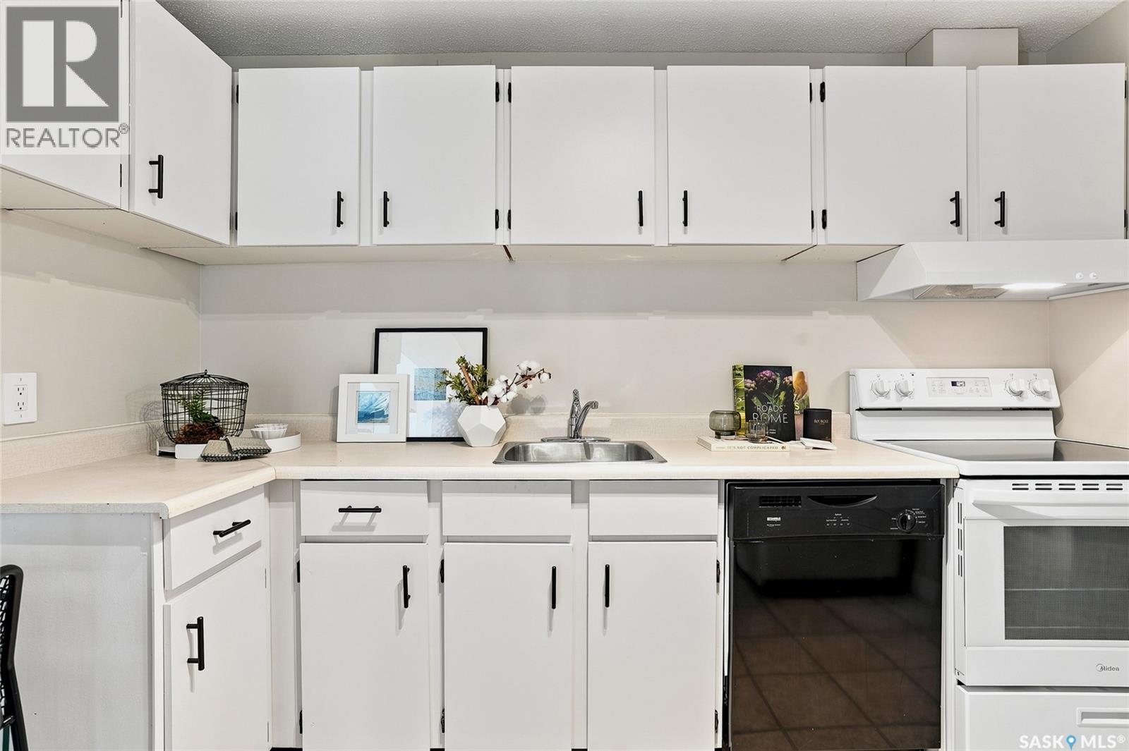 426 425 115Th Street E, Saskatoon, SK - Indoor Photo Showing Kitchen