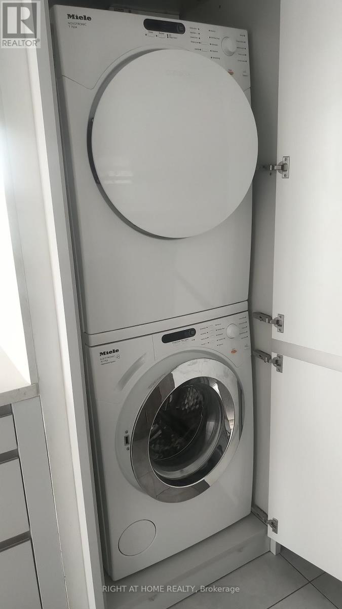 2803 - 33 Harbour Square, Toronto, ON - Indoor Photo Showing Laundry Room